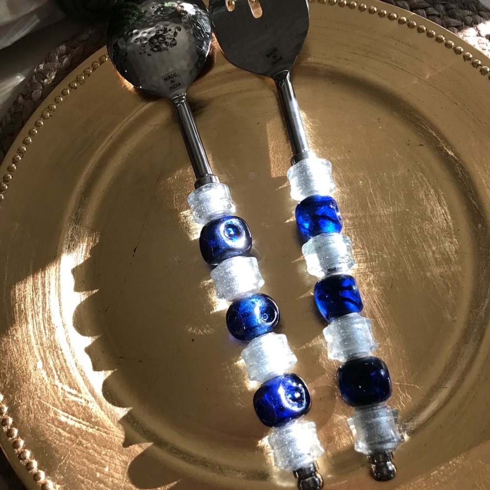 🥗🥗Jumbo Salad Servers🥗 hammered and beaded clear white & navy🥗 Free Spreader